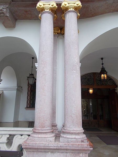 kolonny iz mramora - Колонны из натурального камня