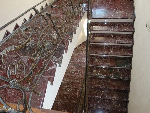 lestnica iz naturalnogo kamnya 5 - Мраморные лестницы