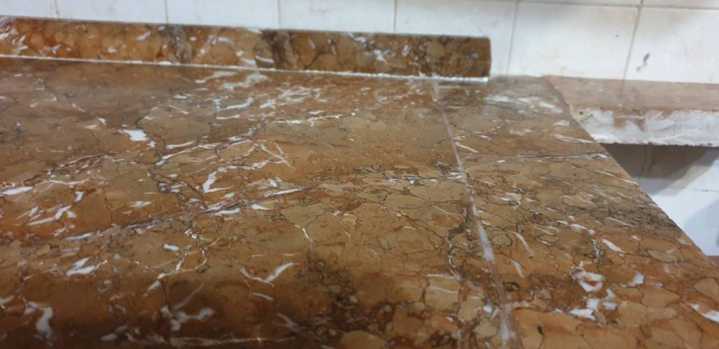 stoleshnitsa bordure 12 1024x498 - Портфолио: Реставрация кухонной столешницы из мрамора