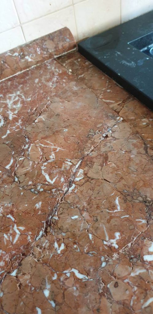 stoleshnitsa bordure 4 498x1024 - Портфолио: Реставрация кухонной столешницы из мрамора